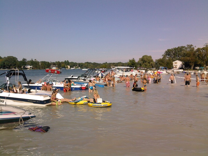Waterfront properties Cedar Island Lake