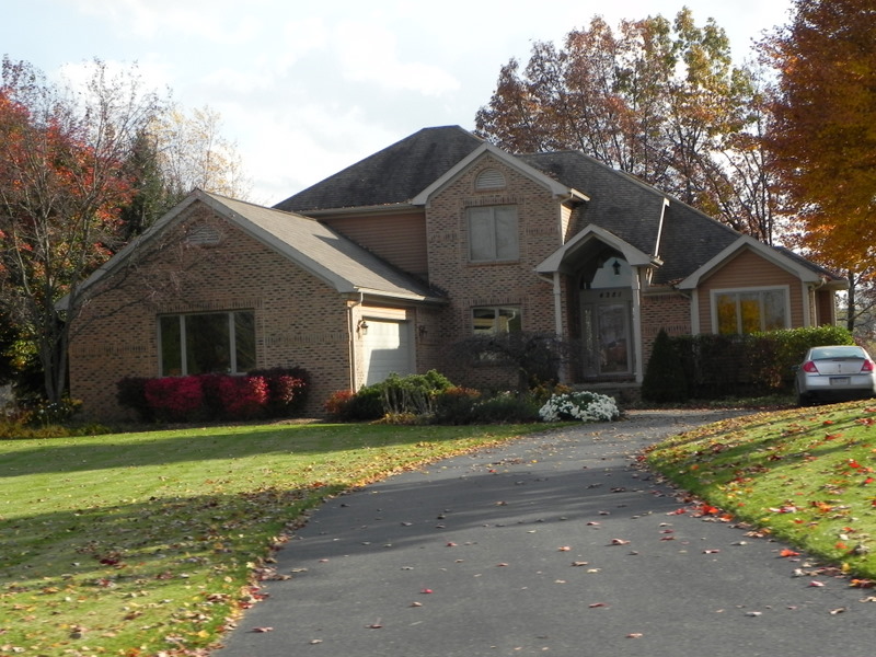 Waterfront homes Kellog lake Highland township mi