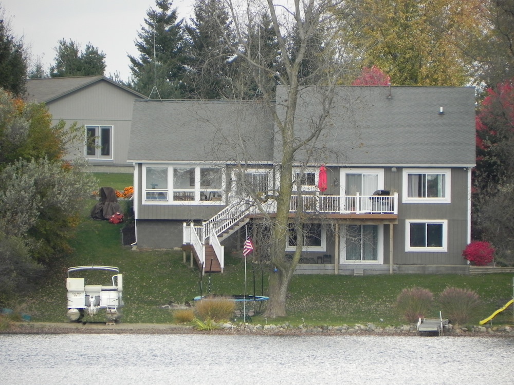 waterfront homes taggett lake highland township michigan